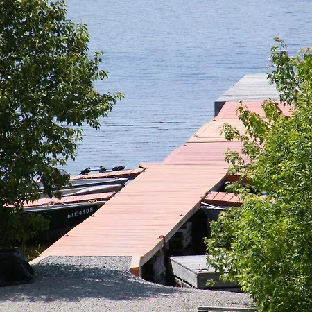 Mowat Landing Cottages-2