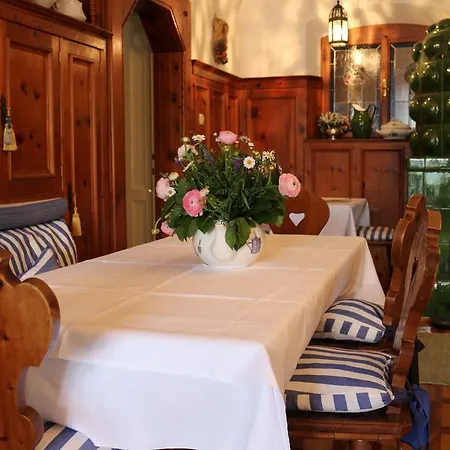 Hotel Seeschlößl Velden-3
