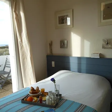 Hotel De La Petite Plage-3