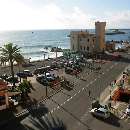 Hotel Mediterranee-3