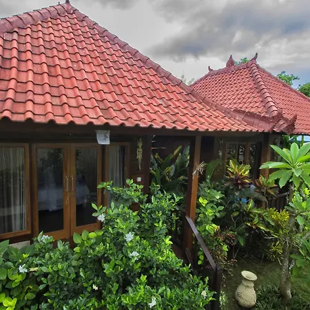 Amora Hut'S-3