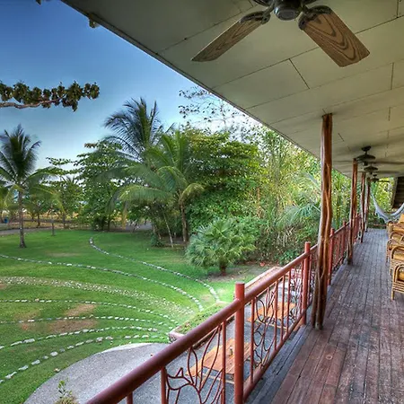 Iguana Lodge Beach Resort-2