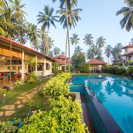 Lanka Beach Bungalows-2