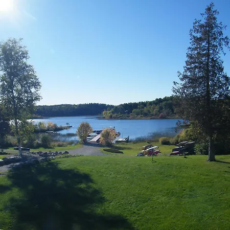Mowat Landing Cottages-3