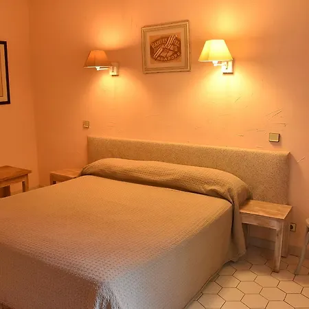 Hotel Les Mazets Des Roches-2