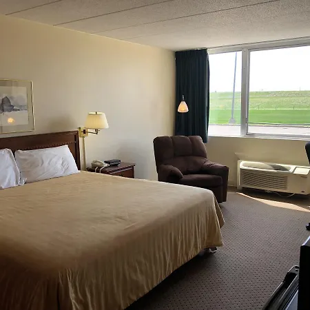 Norwood Inn & Suites Worthington-2