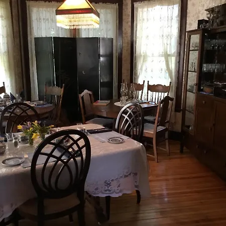 Auberge Taylor Manor-2