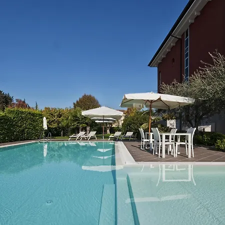 Vialeromadodici Rooms & Apartments-3
