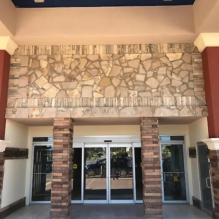 Blue Bay Inn And Suites-3
