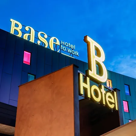 Base Hotel-3