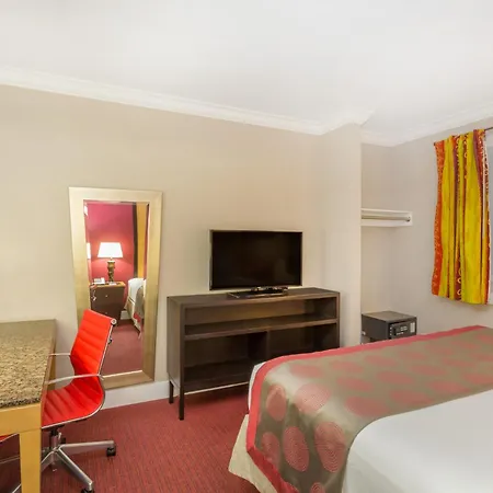 Ramada By Wyndham Miami Springs/Miami International Airport-2