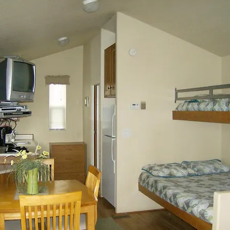 Lake Minden Camping Resort Cabin 1-2