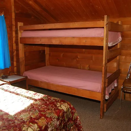 La Conner Camping Resort Beach Cabin 1-2