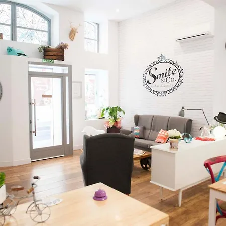 Hotel Smile & Co Hostal Boutique-3