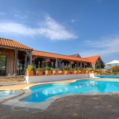 The Farmhouse Hotel And Restaurant-2