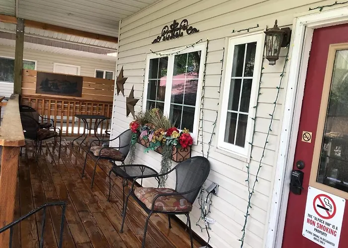 Alpaca Inn, The