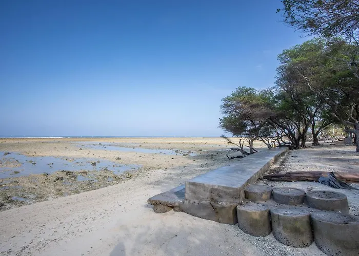 Santorini Beach Resort Gili Trawangan