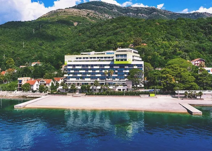 Carine Hotel Park Bijela