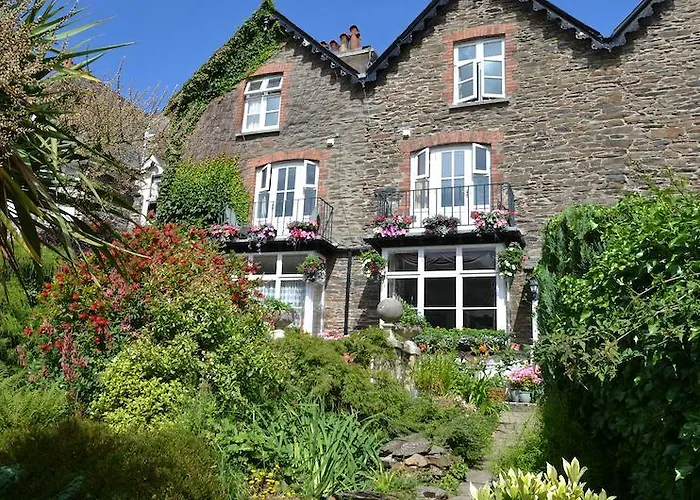 Lee House