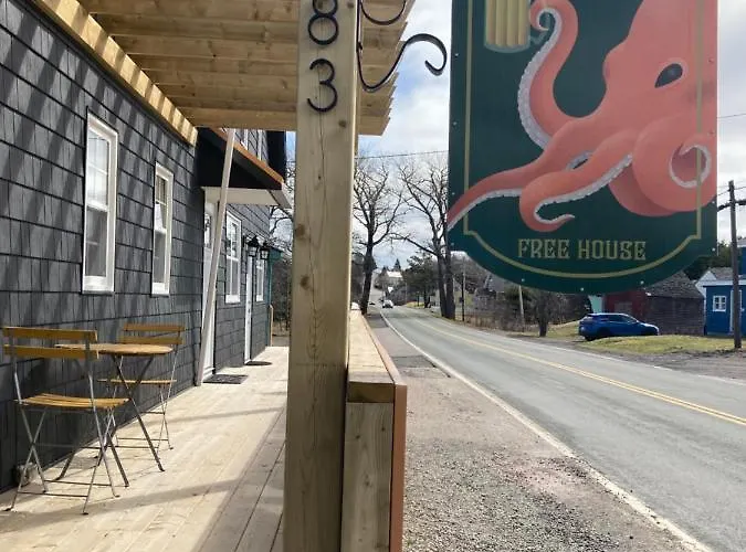 Groundswell Pub & Inn