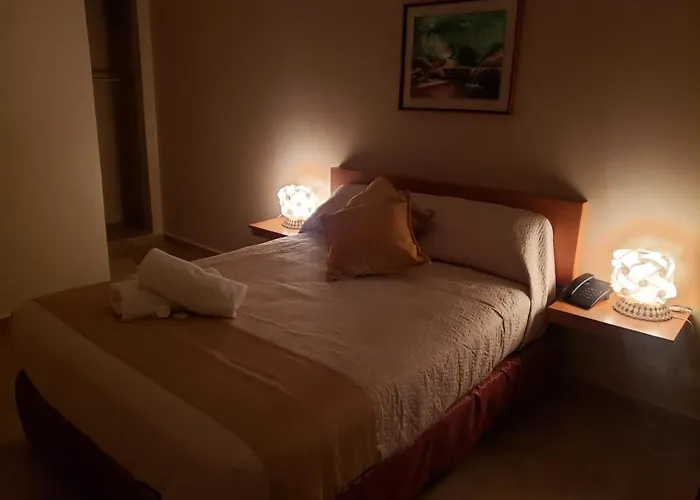 Hotel La Pequena Valencia