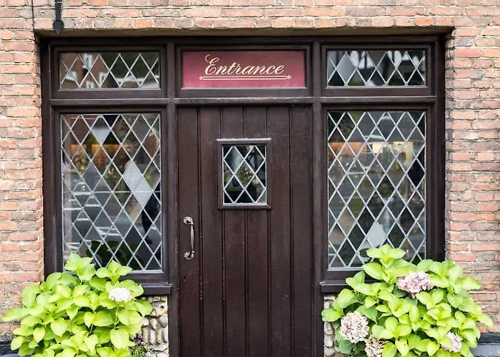 The Red Lion Eaton
