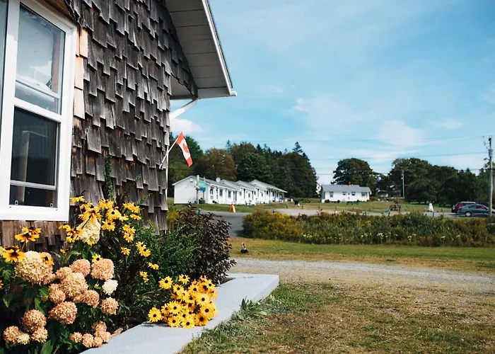 Friars Bay Inn & Cottages