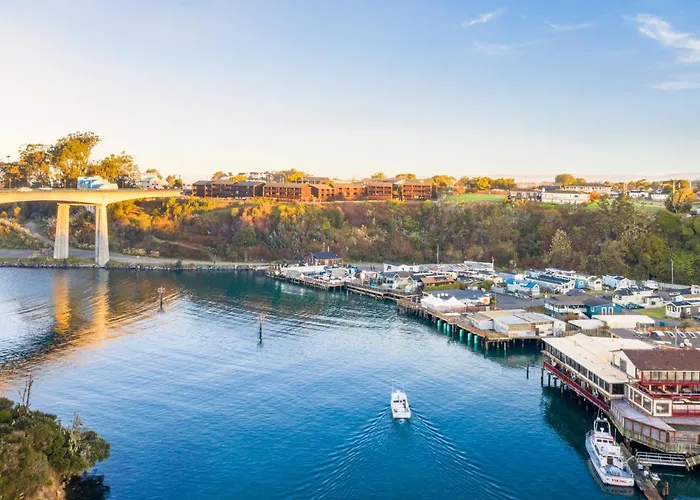 Harbor Lite Lodge