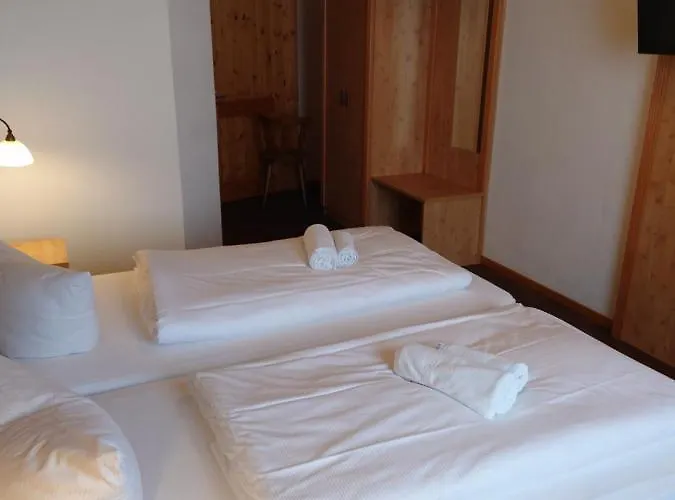 Gasthof Pension Altwirt Sachsenkam