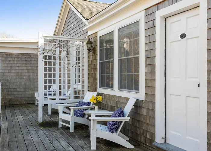 Lambert'S Cove Inn & Resort