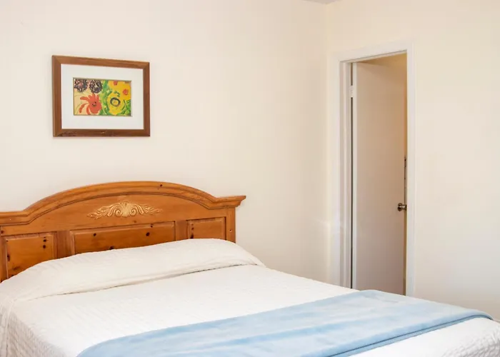 Orange Hill Beach Inn Nassau