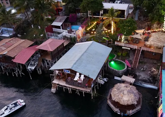Captain Morgan Hostel Lake Coatepeque
