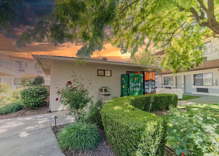 The Oakhurst Inn At Yosemite