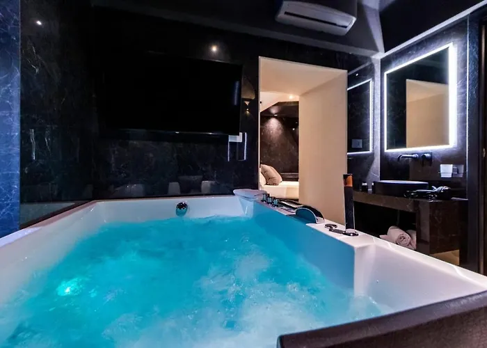 4 Suites " Unconventional Living Rooms "