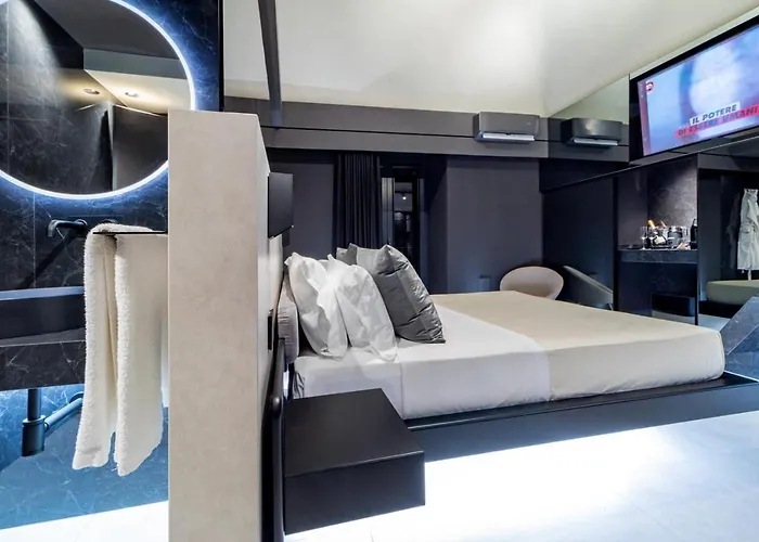 4 Suites " Unconventional Living Rooms "