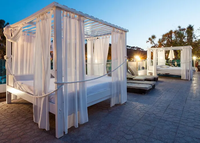 Aparthotel Puerto Cala Vadella