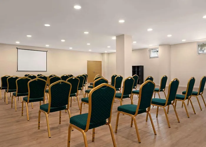 Ramada By Wyndham Valencia Almussafes Hotel