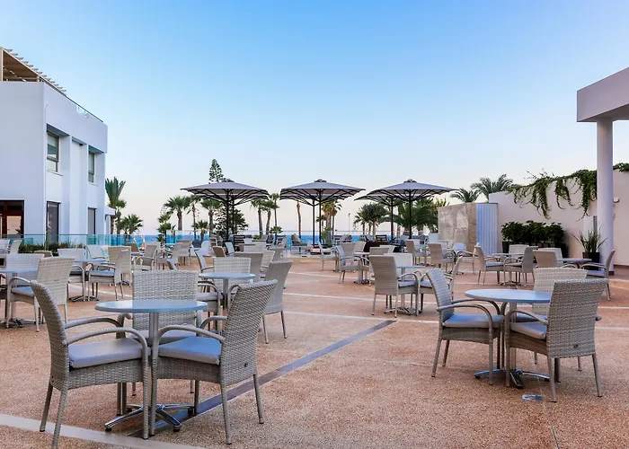Golden Bay Beach Hotel Larnaka