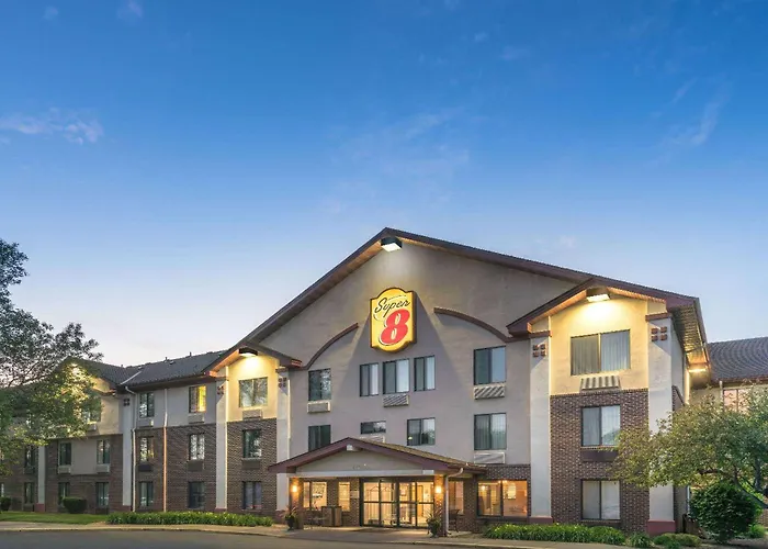 Super 8 By Wyndham Bloomington/Airport