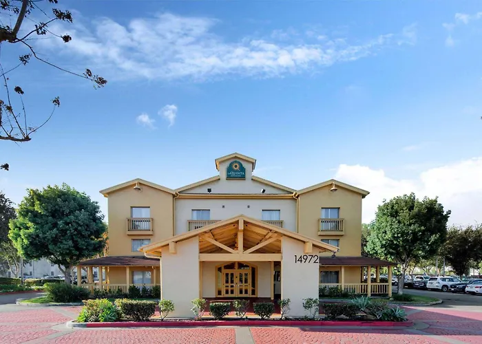 La Quinta Inn & Suites By Wyndham Spectrum