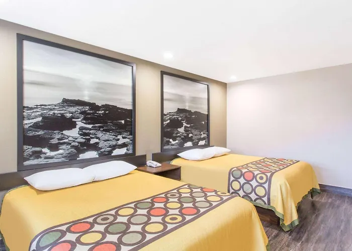 Super 8 By Wyndham National City Chula Vista