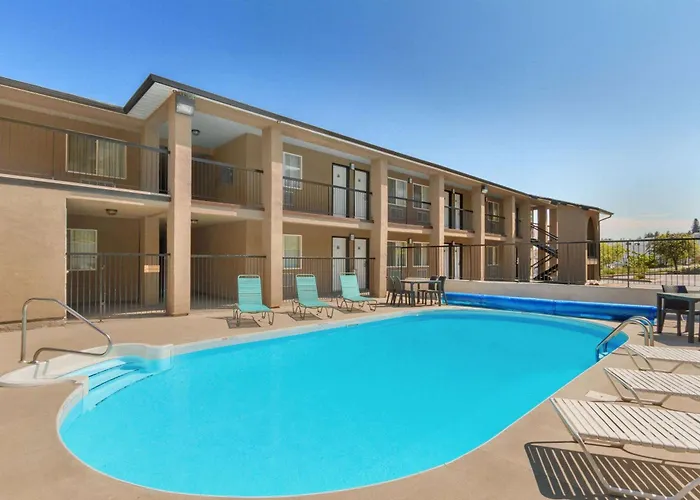 Travelodge By Wyndham Kamloops Mountview