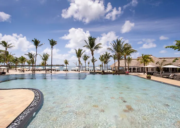 Hotel The Bay Club At Anahita Beau Champ