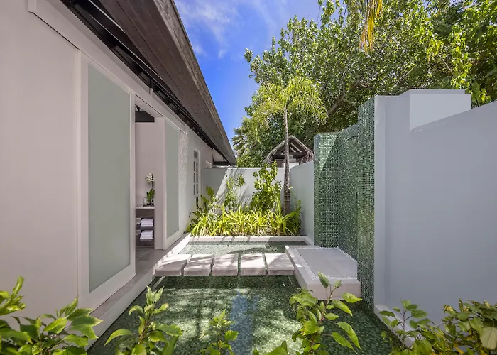 Hotel Naladhu Private Island Maldives