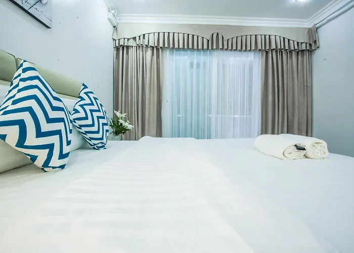 Grand Blue Beach Hotel Manoc-Manoc