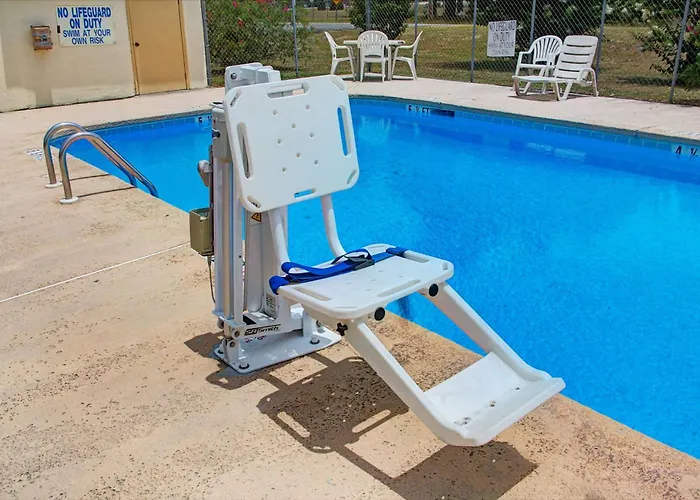 Super 8 By Wyndham Walterboro Hotel
