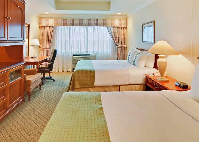 Holiday Inn & Suites At Bronte By Ihg