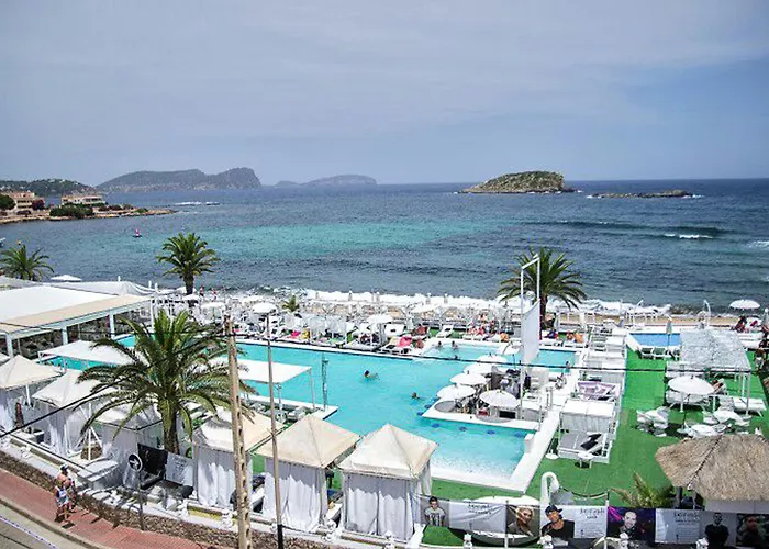Outsite Ibiza - Work, Connect, Explore Es Cana