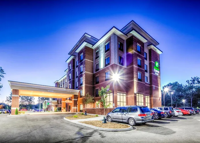 Holiday Inn Express & Suites Cleveland/Westlake By Ihg