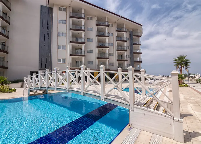 Ramada Hotel & Suites By Wyndham Kuşadası